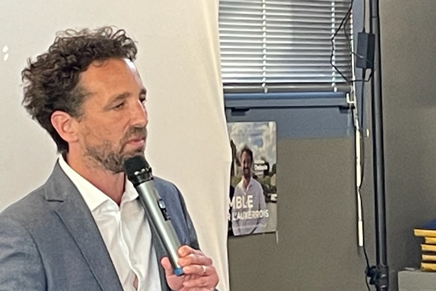 « Ils ont décidé de boycotter le séminaire de rentrée proposé par le président-maire de l’Auxerrois ce vendredi ; les élus de l’opposition à l’image de Mathieu DEBAIN considèrent les dépenses festives comme non justifiées à l’heure où la fin de l’abondance est annoncée… ».