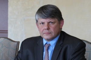 « A 60 ans, l’ancien préfet de l’Yonne et du Vaucluse, le Brestois Jean-Christophe MORAUD s’est vu confier une mission d’envergure internationale avec l’organisation du prochain G7, accueilli à Biarritz du 25 au 27 août… ».