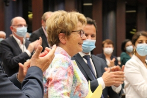 « Ce ne sont pas les surprises qui étaient au rendez-vous de ce troisième tour de scrutin au Conseil régional de Bourgogne Franche-Comté mais l’émotion qui a submergé la présidente sortante Marie-Guite DUFAY reconduite dans ses fonctions… ».