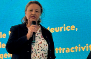 « C’est la présidente de Yonne Attractivité, l’élue départementale Isabelle FROMENT-MEURICE qui sera à la manœuvre dans l’animation de cette remise des prix des « Villes et Villages Fleuris » de l’Yonne, ce vendredi 28 novembre aux alentours de 18 heures à Appoigny. Cette année, 62 communes ont candidaté… ».