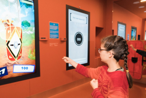 « La nouvelle saison touristique et culturelle débute au MuséoParc d’Alésia, qui vient de souffler sa dixième bougie anniversaire. La nouvelle décennie se veut ambitieuse avec des animations plus enclines à capter les familles et leurs enfants. Cela commence le 26 mars avec un ersatz de « La Nuit au Musée » ! ».