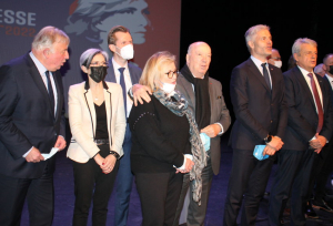 « Triste nouvelle en ce premier samedi automnal : la maire de Sens et présidente de l’Agglomération du Grand Sénonais Marie-Louise FORT disparaît brusquement à l’âge de 71 ans…Elle était une personnalité de la droite républicaine de l’Yonne. ».