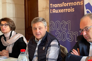 « « Transformons l’Auxerrois, acte II » ! Le président-maire de l’Agglomération et de la Ville d’Auxerre Crescent MARAULT a tenu l’une des rares conférences annuelles qu’il accorde à la presse dans un souci d’informer plutôt que de communiquer. Il avait des choses concrètes à dire sur sa gouvernance stratégique d’entreprise qu’il applique aux deux collectivités et au programme d’investissements qui va de pair en 2023…Soit une enveloppe de 31,5 millions d’euros, du jamais vu sur le territoire ! ».