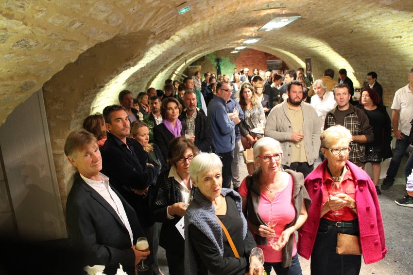 &quot; Une soirée anniversaire de belle facture à Chablis autour de l&#039;assureur AVIVA, de l&#039;agence de voyages LE VIN TOUT SIMPLEMENT et de la BRASSERIE de CHABLIS qui vante les produits de l&#039;enseigne MADDAM...&#039;