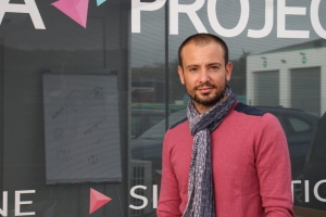 « Malgré la conjoncture, la communication visuelle mobilise encore les entreprises a contrario de l’évènementiel. Une activité vers laquelle Alexandre CHABIN souhaite se projeter durablement avec sa jeune société, CREA PROJECT. La structure a fait appel à un spécialiste de la filière, Pascal DEMARTIN, pour accroître ses objectifs… ».