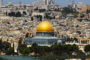 « Tout est possible aujourd’hui pour favoriser le vivre ensemble, entre juifs et palestiniens, même à Gaza ou à Jérusalem Un accord peut être signé. La question est de savoir si l’Histoire se répètera encore : des intégristes de tous les bords qui souhaiteront poursuivre le combat en torpillant les ententes et accords signés ! Une poignée de fous furieux ne gagnera jamais contre la raison et la paix... ».