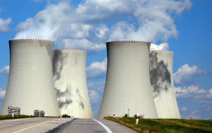 « Dans le contexte de crise énergétique qui se dessine, le nucléaire représente une parade efficace pour pallier les pénuries de gaz et de pétrole russes que les Français devront affronter cet automne…Quant au gaz de schiste, il a rendu les Etats-Unis indépendants en énergies… ».