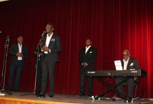 « Le groupe d’origine congolaise « ZITISA SINGERS » a accompagné de très belle manière en interprétant des airs de negro-spirituals la cérémonie commémorative de l’abolition de l’esclavage organisée vendredi soir par la Ville de Joigny et l’association « La France Noire ».