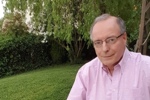 « Bénévoles au sein de La RECYCLERIE, structure implantée à Toucy qui préconise le développement de l’économie circulaire, Alain FALZONE et Claude RIOUSSET collectent des ordinateurs usagés afin de les ressusciter pour une deuxième vie. Un geste généreux envers les enfants et les personnes âgées qui en seront les bénéficiaires… ».