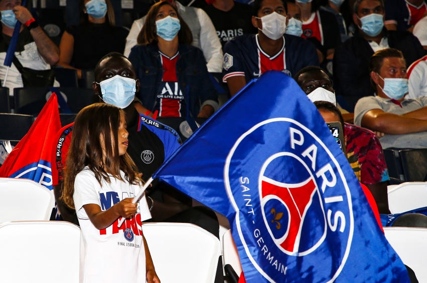  « Immense déception pour les aficionados du Paris Saint-Germain après leur échec en finale de la Ligue des Champions. Les joueurs du Bayern Munich ont fait preuve de réalisme à grand renfort de mental comme à l’accoutumée. Une histoire qui ne cesse de se répéter… ».