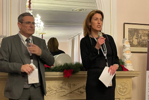 « Soirée de fête pour la centaine d’invités du réseau d’affaires DYNABUY lors du premier anniversaire de son club de Chablis. Le château de Percey a accueilli les maîtres de cérémonie de la soirée, Marika GAYOUT, présidente du club local et Patrick CENDRE, responsable Grand Est de ce réseau, en présence de nombreuses personnalités dont Yves DELOT et Didier CHAPUIS… ».