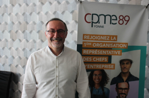 « A 55 ans, Didier BARJOT a pris les rênes de la Confédération des Petites et Moyennes Entreprises de l’Yonne (CPME) avec cette volonté qui est sienne d’être utile à l’autre. L’autre ? Les entrepreneurs dont il faut défendre les intérêts dans un contexte économique et institutionnel des plus incertains en 2024… ».