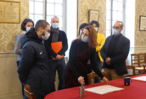 « Depuis le début de 2021, les PEC (Parcours Emploi Compétence) et leurs corollaires en version jeunes rencontrent d’excellents résultats dans le département de l’Yonne. Un dispositif efficace qui séduit et qui n’est pas un « mariage » de raison comme sur l’Avallonnais ! ».