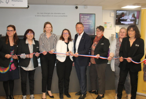 « Une enveloppe de 77 000 euros a permis de redonner un coup de jeune salvateur au bureau postal implanté près de la gare SNCF à Migennes. Un bureau qui a été inauguré en présence de l’édile François BOUCHER, satisfait de la nouvelle configuration d’un établissement fréquenté au quotidien par une centaine de clients par jour, particuliers et professionnels… ».