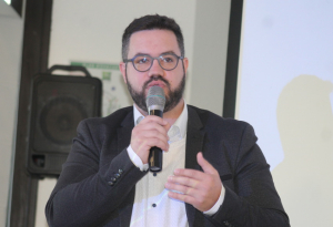 « Président de la chambre professionnelle départementale des Experts-Comptables et des Commissaires aux comptes de l’Yonne, Eric CHEVALLIER a complété grâce à son analyse pertinente la longue présentation de Xavier DUALE, directeur de la Banque de France, concernant l’étude conjoncturelle de notre territoire. S’il existe des motifs de satisfaction en termes de création/reprise de sociétés, notamment auprès des plus jeunes, la solitude du dirigeant reste encore une réelle problématique à l’heure actuelle… ».