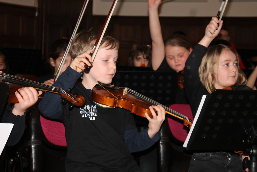 « Yellow Submarine » en prélude pour « A nous de Jouer » : des débuts en fanfare pour l’orchestre de l’école Victor Hugo d’Avallon