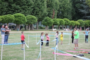 « Jusqu’au 21 août, le service des sports et de la vie sportive d’Auxerre propose dans le cadre de « Vacances en Ville » un programme très éclectique pour pratiquer des loisirs éducatifs et ludiques à la carte. Un concept pour petits et grands ! ».