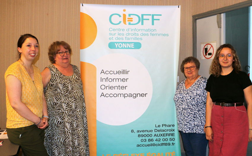 « Dernière assemblée générale au Phare à Auxerre pour le CIDFF 89. Des locaux appelés à la démolition dans le cadre de la réhabilitation du quartier Sainte-Géneviève. L’antenne du CIDFF emploie deux juristes à plein temps, Noémie et Ophélia, dont le professionnalisme ne fait que renforcer la crédibilité de l’association auprès de ses partenaires et du public… ».