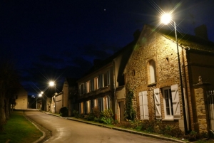 « Les rues de la localité de l’Yonne septentrionale se voient comme en plein jour grâce aux 380 luminaires LED connectés, installés avec le concours du Syndicat départemental d’énergies de l’Yonne… ».