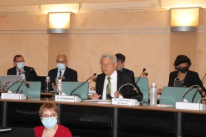 « Seul candidat à affronter les suffrages du troisième tour des Départementales, le Républicain Patrick GENDRAUD présidera de nouveau la destinée de l’institution ces six prochaines années après avoir obtenu 34 voix de la part des 42 votants... ».