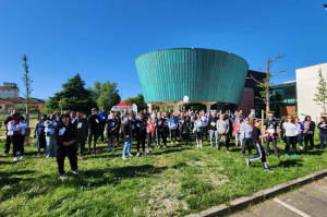 « Six nouvelles dates seront proposées en cette période de rentrée par France Travail et ses partenaires afin de poursuivre l’opération « Stade vers l’emploi » sur le territoire régional. Dans l’Yonne, la manifestation fera halte à Sens le 23 octobre prochain autour d’une discipline sportive popularisée avec les Jeux de Paris, le badminton. Demandeurs d’emploi et recruteurs se retrouveront pour des échanges insolites et fructueux autour de la convivialité et du partage… ».