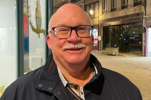 « L’adjoint en charge de l’Education d’Auxerre Bruno MARMAGNE était prêt à recevoir une délégation de manifestants au terme de l’opération contre la fermeture de l’école maternelle des Brichères. Peine perdue ! Mais, pour lui, la décision prise par Crescent MARAULT en octobre 2023 était inéluctable, compte tenu de la baisse de la démographie dans la ville… ».