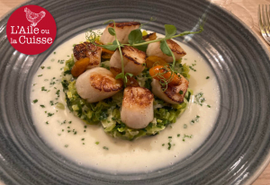 « « Mes universités » chantait jadis le regretté Philippe CLAY ! Quand les étudiants de Dijon se livrent à une dégustation de soupes et potages exotiques, cela donne naissance à un concours très savoureux. Avant de dîner chez un établissement en devenir : « L’Evidence », déjà répertorié au Michelin… ».