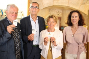 « Les meilleurs ambassadeurs du « Pass Découverte Bourgogne Franche-Comté » ne sont autres que Loïc NIEPCERON, président du Comité régional du Tourisme, Patrick AYACHE, vice-président de la Région en charge du tourisme, la présidente de l’exécutif régional Marie-Guite DUFAY et Yolanda ROUSSELET, de la société OTIPASS, conceptrice de ce document. Un Pass indispensable pour vivre de bons plans de vacances près de chez vous ! ».