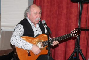 « Accompagné par le contrebassiste Jean-Marie POT, l’auteur-interprète Gérard-André ravivera la flamme du théâtre de La CLOSERIE pour une fin de saison exceptionnelle dès le 19 novembre en présentant un tour de chant consacré à l’œuvre éternelle de Georges BRASSENS… ».