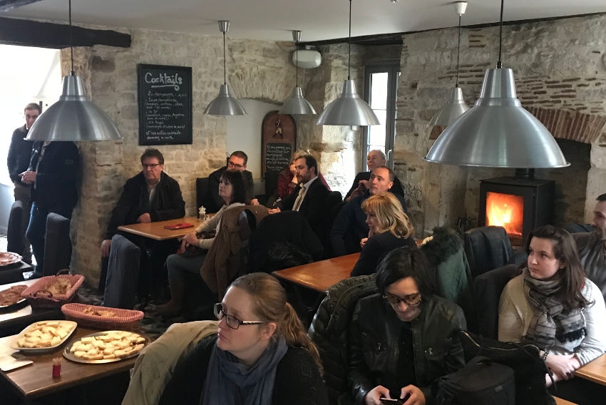 « L’interactivité de différents partenaires professionnels aura donné naissance à ce nouveau circuit, adroitement articulé entre la découverte du vin authentique et les méthodes propres à procurer ce sentiment de bien-être, à partager autour de soi. La mise en valeur du territoire représente un enjeu essentiel qui explique la motivation de ces différents acteurs du Vézelien, désireux de pérenniser leur territoire dans l’harmonie, le savoir, la connaissance de soi et l’appropriation des produits du terroir… ».
