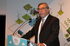 « Avec 44 voix favorables sur 46 votants, le président du Syndicat départemental d’énergies de l’Yonne Jean-Noël LOURY prolonge son mandat de six années supplémentaires. Le Comité syndical a désigné le 29 juillet dernier les membres du bureau exécutif ainsi que les présidents des huit Commissions locales d’énergies… ».