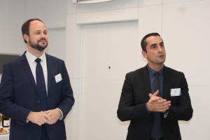 « De nombreuses personnalités de la vie institutionnelle et économique avallonnaises avaient répondu favorablement à l’invitation de la Banque Populaire Bourgogne Franche-Comté à l’occasion de l’inauguration de cette agence new-look…Elles ont été accueillies par Pierre GENTY, directeur d’agence et Yann NUNES, directeur régional pour l’Yonne… ».