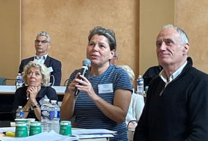« Interrogée par l’une des voix de France Inter, Denis CHEISSOUX, spécialiste des questions environnementales, l’hydro-climatologue du CNRS, Florence HABETS, a présenté les scénarii catastrophes qui sont devant nous à horizon 2050 si la hausse des températures gagnait de 3 à 4 degrés. 37 % de nos compatriotes ne s’intéressent toujours pas à la question… ».
