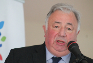 « Le président LR du Sénat Gérard LARCHER et le président LR de la Région Auvergne-Rhône-Alpes Laurent WAUQUIEZ ont répondu positivement à l’invitation du comité de soutien « L’Yonne avec PECRESSE » pour participer à un meeting public le vendredi 11 février à Monéteau. De quoi satisfaire Dominique VERIEN et Guillaume LARRIVE… ».