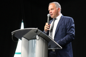 « Eclectisme et esprit festif sont les maîtres mots de cette 91ème édition de la Foire d’Auxerre qui ouvre ses portes ce vendredi 17 septembre à partir de 10 heures. Directeur de Centre France Parc Expo, Sébastien FUENTES inaugurera l’évènement commercial en présence d’un aéropage de personnalités… ».