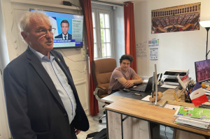 « Il aurait été judicieux de solliciter l’opinion des habitants de l’Auxerrois sur cette question délicate de la collecte des déchets avant de prendre une décision aussi importante pour leur qualité de vie. Le député Daniel GRENON demande que l’Agglo revienne sur sa décision et organise un référendum local… ».