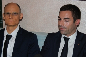 « Soutenu par Julien ODOUL, le président du groupe Rassemblement national au Conseil régional de Bourgogne Franche-Comté et membre du bureau national, Pascal ROI (à gauche) endosse la posture de tête de liste du parti « bleu marine » en lice pour les municipales à Auxerre. Le néo-candidat se présente comme étant la seule alternative à la ligne de conduite politique voulue par Emmanuel MACRON et ses représentants locaux…Son credo : l&#039;axe sécuritaire...».