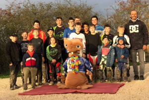 « Apparu en 2010, le BMX Club Avenir de Saint-Georges vient de proposer un stage accueillant une vingtaine de ses membres, avec l’une des figures de cette discipline où l’altruisme, la solidarité et la pratique sportive ne firent qu’un… ».