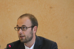 « Réclamant une tribune d’expression pour que les professionnels de l’agriculture bio se fassent entendre, l’élu départemental Nicolas SORET (Parti socialiste) propose d’introduire les produits issus des circuits courts dans la restauration scolaire des collèges. En accentuant la capacité d’accompagnement économique de ces filières… ».