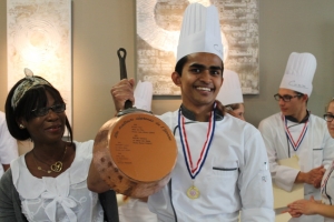 « Triomphe et modestie pour le jeune Mohammad ZIARUL encore tout auréolé de sa victoire après l’annonce des résultats de cette sélection départementale au concours des Meilleurs Apprentis de France, catégorie cuisine… ».