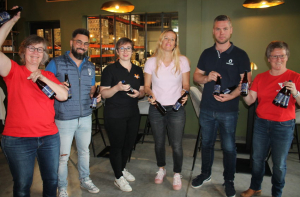 « Une bière blonde à la légère amertume et très parfumée a été dévoilée à l’occasion du lancement de la « Route des Bières » dans le pays du vin, à Chablis ! « L’ICAUNE » puisque tel est son nom, est le fruit de quatre brasseries made in Yonne, une production tirée à 6 000 bouteilles seulement. La plupart seront vendues dans le cadre des animations organisées lors du passage de la flamme olympique le 11 juillet prochain… ».