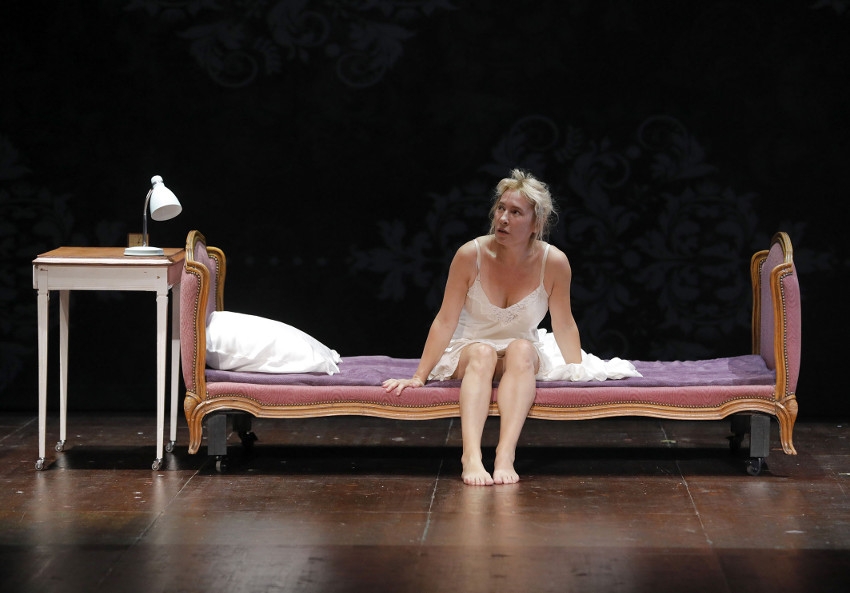 « L’œuvre cinématographique d’Ingmar BERGMAN est adaptée sur la scène du théâtre d’Auxerre par la Compagnie A2R Antre de Rêves. Elle y révèle le jeu bouleversant de la comédienne Emmanuelle BERCOT, qui tient le spectateur en haleine près de deux heures…A voir le jeudi 11 avril à 20h30. ».