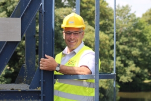« Vers un retour progressif à la normale sur les chantiers issus de la commande publique dans l’Yonne ? La situation semble se décanter quelque peu avec la reprise de quelques-uns des 170 ouvrages qui ont été stoppés net dès le début du confinement. Une situation qui ne peut que réjouir le vice-président du Département Christophe BONNEFOND… ».