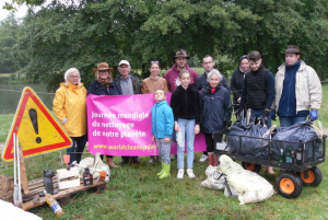 « Réunis autour de Victor ALBRECHT qui en est le responsable, les adhérents de Génération Yonne se sont mobilisés pour rendre propre les abords de l’aire de loisirs de la commune de Puisaye-Forterre… ».