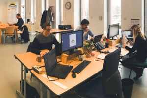 « La start-up de l’Yonne se dote de nouveaux bureaux à la Pépinière du JOVINIEN, face à la gare ferroviaire. Un atout stratégique évident pour le dirigeant de la société, Joachim TAVARES, qui désire optimiser ainsi dans ses futurs recrutements en élargissant la zone de compétence… ».