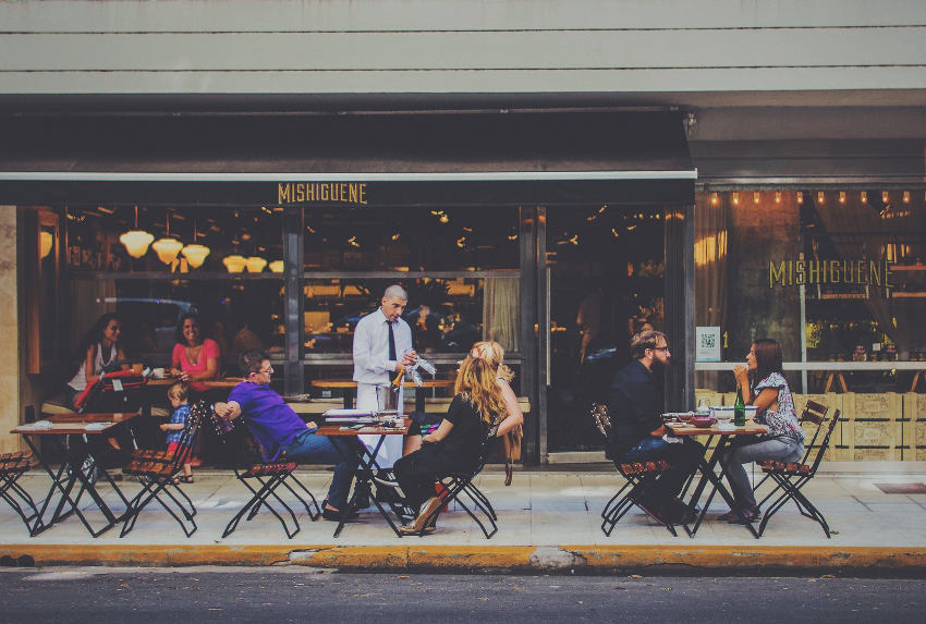 « Plusieurs secteurs d’activités dont l’hôtellerie restauration et les métiers de service sont dans le rouge avant même d’avoir pu commencer à rembourser les prêts garantis par l’Etat… Sombres perspectives à venir ».