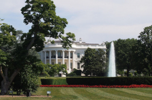 « Le nouvel épisode du survol des drones d’observation russes sur le territoire de Pologne a été reconnu comme intentionnel par bon nombre de dirigeants européens et de l’OTAN. Sauf le président américain qui depuis la Maison Blanche a qualifié sans doute « d’erreur » un acte grave de violation de territoire. Traduisant une volonté d’escalade affirmée. Pourquoi un tel aveuglement si persistant à Washington ? Même le camp des Républicains commence à s’interroger… ».