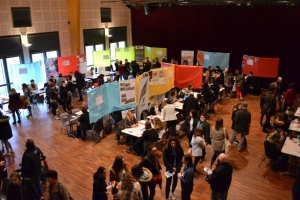 « Le Carrefour des Carrières au Féminin édition 2021 ne se présentera pas dans cette configuration cette année ! La cause à la pandémie ! Mais, FETE qui en est son organisateur à trouver une parade en déclinant ces retrouvailles autour de l’orientation et de l’emploi par le prisme du numérique du 18 au 23 janvier… ».
