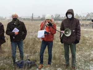 « Favorables à l’idée d’accueillir le Conservatoire national de la presse de la BNF à Auxerre, les écologistes rejettent toutefois le projet soutenu par la Ville d’Auxerre de créer un bâtiment à cet effet dans l’espace naturel des PIEDALLOUES. Un sanctuaire de la biodiversité (une ZAD) à préserver coûte que coûte comme en témoigne la manifestation organisée sur le site ce samedi 16 janvier... ».