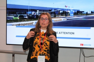 « Ambassadrice de la nouvelle plateforme de recrutement POSITIV’EMPLOI, Cécile NOIROT en assure surtout le développement et sa présentation pour le compte de la Chambre de Commerce et d’Industrie de l’Yonne auprès du tissu entrepreneurial. L’outil, conçu avec le concours du leader de la spécialité, METEO JOB, vient de dépasser les 700 offres d’emploi sélectionnées… ».